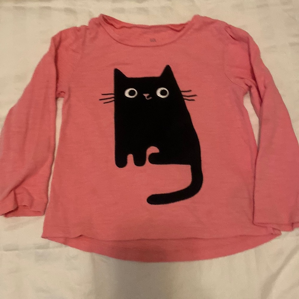 Cute pink long sleeved t-shirt with black cat appliqué by Gap kids.